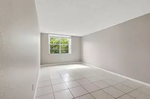 9360 Fontainebleau Blvd, Miami, FL 33172 - Photo 9