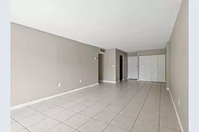 9360 Fontainebleau Boulevard #Apt 310, Miami, FL 33172 - Photo 3