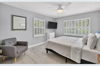 721 NE 8th Avenue, Boynton Beach, FL 33435 - Photo 11