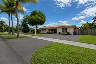 420 SE 4th Ct, Pompano Beach, FL 33060 - Photo 1