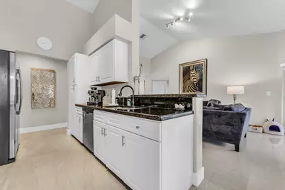 994 NW 93rd Avenue, Plantation, FL 33324 - Photo 9