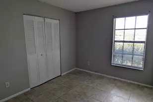 554 SW Lakehurst Dr, Port Saint Lucie, FL 34983 - Photo 9