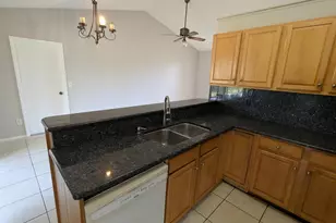 554 SW Lakehurst Dr, Port Saint Lucie, FL 34983 - Photo 5