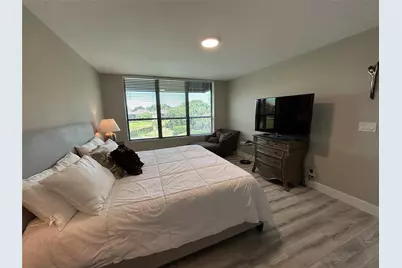 7582 Regency Lake Drive, Boca Raton, FL 33433 - Photo 9