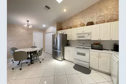 5574 Royal Lake Circle, Boynton Beach, FL 33437 - Photo 9