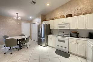 5574 Royal Lake Cir, Boynton Beach, FL 33437 - Photo 9