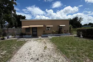198 SE 4th St, Delray Beach, FL 33483 - Photo 1