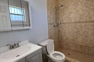 516 NW 179th St, Miami Gardens, FL 33169 - Photo 11