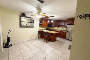 1670 Forest Lakes Cir, West Palm Beach, FL 33406 - Photo 9