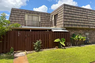 1670 Forest Lakes Cir, West Palm Beach, FL 33406 - Photo 3