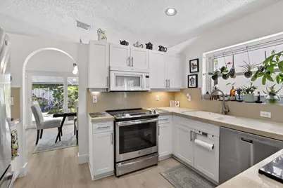 327 SW 191st Terrace, Pembroke Pines, FL 33029 - Photo 15