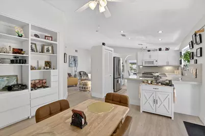 327 SW 191st Terrace, Pembroke Pines, FL 33029 - Photo 19