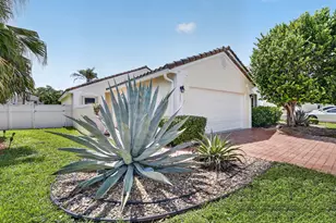 327 SW 191st Terrace, Pembroke Pines, FL 33029 - Photo 3