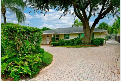129 Alhambra Place, West Palm Beach, FL 33405 - Photo 1