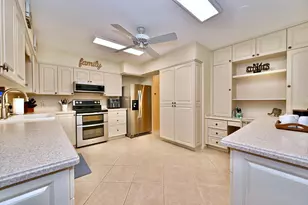 129 Alhambra Pl, West Palm Beach, FL 33405 - Photo 11
