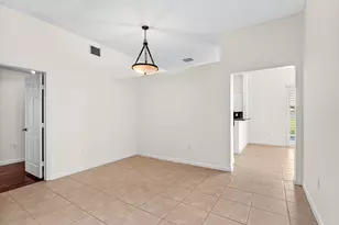 376 E Royal Cove Cir, Davie, FL 33325 - Photo 9