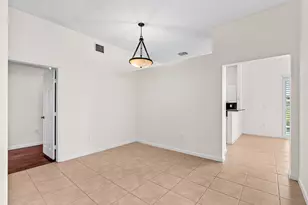 376 E Royal Cove Cir, Davie, FL 33325 - Photo 7