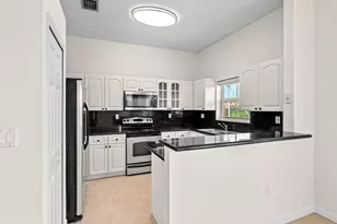 376 E Royal Cove Cir, Davie, FL 33325 - Photo 17