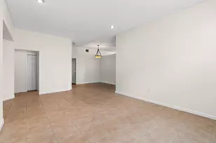 376 E Royal Cove Cir, Davie, FL 33325 - Photo 5