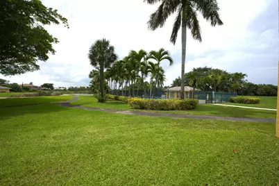 1617 Meadows Circle W, Boynton Beach, FL 33436 - Photo 13