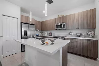 8321 Central Park Boulevard, Doral, FL 33166 - Photo 9