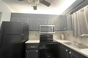 1551 N 12th Ct, Hollywood, FL 33019 - Photo 3