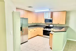 541 Alejandro Ln, West Palm Beach, FL 33413 - Photo 5