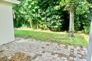 541 Alejandro Ln, West Palm Beach, FL 33413 - Photo 7
