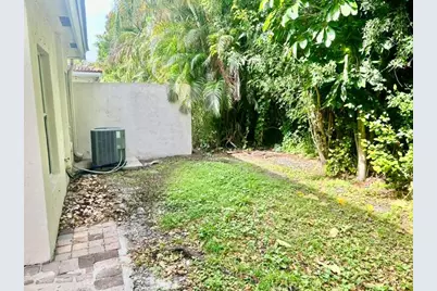 541 Alejandro Lane, West Palm Beach, FL 33413 - Photo 9