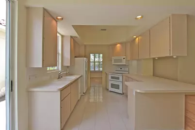 160 Lost Bridge Drive, Palm Beach Gardens, FL 33410 - Photo 9
