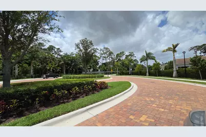 6668 Pointe Of Woods Drive, West Palm Beach, FL 33413 - Photo 3