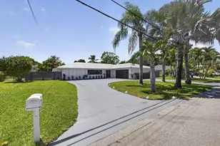 8111 W Lake Dr, Lake Clarke Shores, FL 33406 - Photo 3