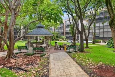 4816 N 46 Avenue #J482, Hollywood, FL 33021 - Photo 37
