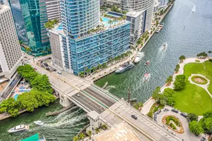 77 SE 5th St, Miami, FL 33131 - Photo 3