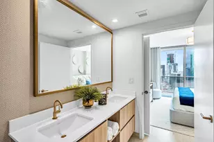 77 SE 5th St, Miami, FL 33131 - Photo 23