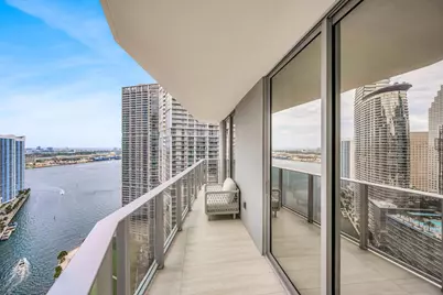 77 SE 5th Street #2714, Miami, FL 33131 - Photo 17