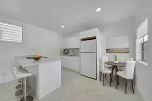 323 Elm St, Hollywood, FL 33019 - Photo 3