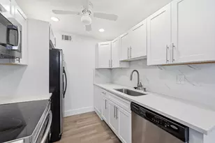 1043 Cornwall C, Boca Raton, FL 33434 - Photo 9