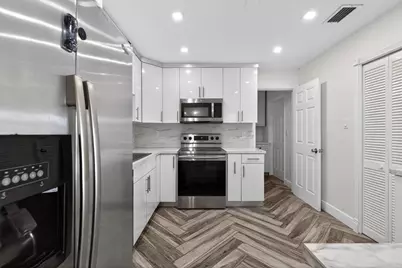 8580 NW 12th Street, Pembroke Pines, FL 33024 - Photo 13