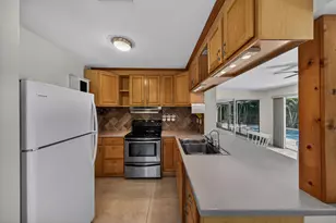 1540 NE 40th St, Oakland Park, FL 33334 - Photo 9