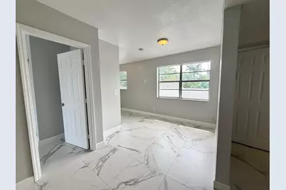 915 NE 8th Street #202, Hallandale Beach, FL 33009 - Photo 3