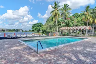 9460 Poinciana Pl, Davie, FL 33324 - Photo 23