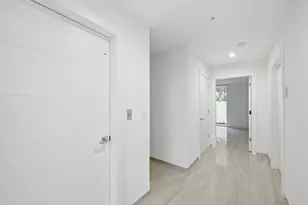 714 NE 14th Ave, Fort Lauderdale, FL 33304 - Photo 9