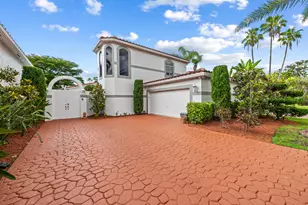 980 Bel Aire Dr W, Pembroke Pines, FL 33027 - Photo 1