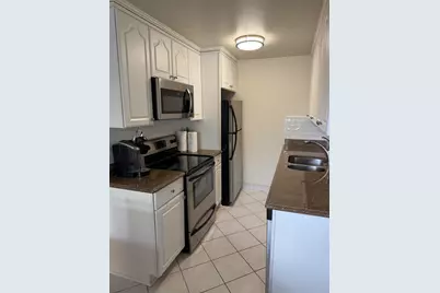 3037 Cornwall B, Boca Raton, FL 33434 - Photo 5