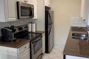 3037 Cornwall B, Boca Raton, FL 33434 - Photo 5