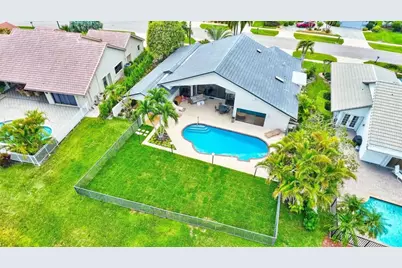 10875 Boca Woods Lane, Boca Raton, FL 33428 - Photo 21
