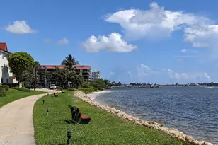 105 Half Moon Cir, Hypoluxo, FL 33462 - Photo 27