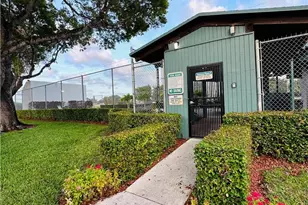 1168 NW 97th Ave, Pembroke Pines, FL 33024 - Photo 23