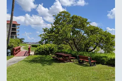105 Half Moon Circle #F2, Hypoluxo, FL 33462 - Photo 29